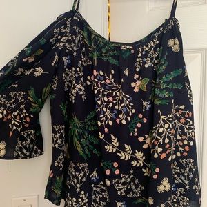 Cold shoulder printed blouse never worn